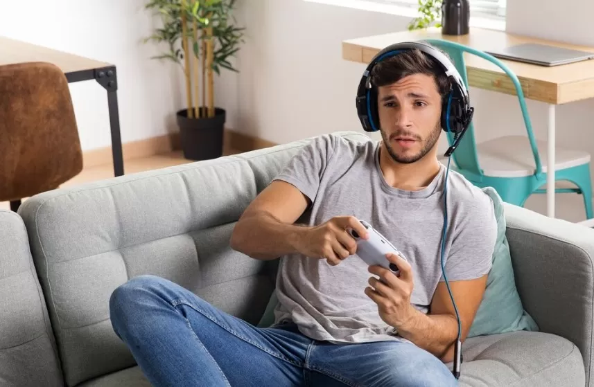 Gaming Masa Kini Hiburan atau Candu: Menyingkap Realitas di Balik Layar